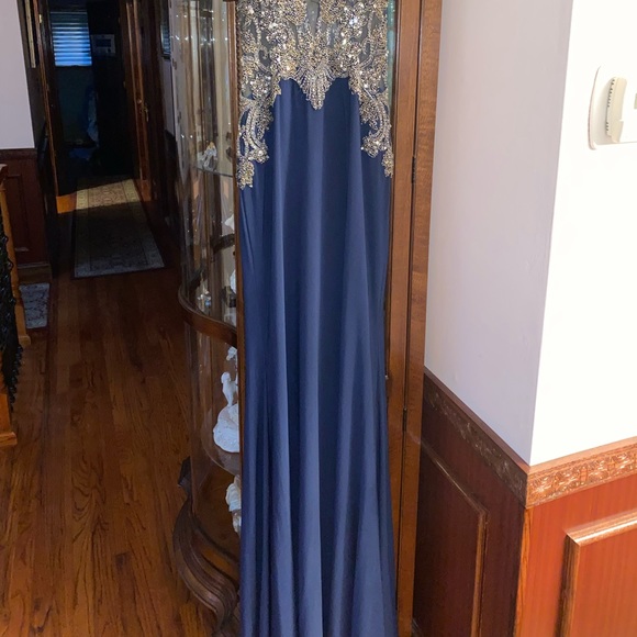 Dress - Picture 2 of 4